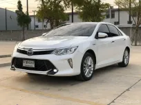 Toyota Camry 2.5 Hybird Premium สีขาว ปี 2017 วิ่ง 135,763 เครื่องยนต์เบนซิน 2.5 ลิตร