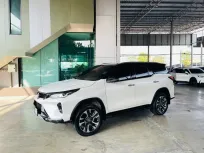 Toyota Fortuner 2.4 Legender SUV ปี 2021 สีขาว 