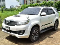 Toyota Fortuner 3.0 V เกียร์ออโต้ ปี 2015 ผ่อนเริ่มต้น 9,*** บาท