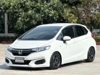 ขาย รถมือสอง 2017 Honda JAZZ 1.5 i-VTEC รถเก๋ง 5 ประตู 