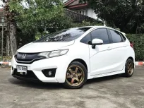 ขาย รถมือสอง 2015 Honda JAZZ 1.5 i-VTEC รถเก๋ง 5 ประตู 