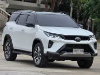 Toyota fotuner Legender Black Top 2.4 V 2WD  ปี2023 วิ่งน้อย 14,*** km รับประกันไมล์แท้ รถสวยจริง