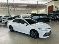 2022 Toyota CAMRY 2.5 HEV Premium รถเก๋ง 4 ประตู ออกรถง่าย รถสวย ไมล์แท้ 