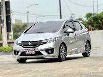2016 Honda JAZZ 1.5 i-VTEC รถเก๋ง 5 ประตู 