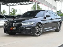 BMW 520d 2.0 G30 M Sport 2022 ตัวไมเนอร์เชนจ์ LCIตัวท๊อปชุดแต่งศุนย์รอบคัน ยังมี BSI