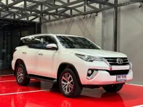 2017 TOYOTA FORTUNER 2.8 V รถมือเดียวออกป้ายแดง รถวิ่งน้อย ประวัติศูนย์ครบ ไม่เคยมีอุบัติเหตุครับ