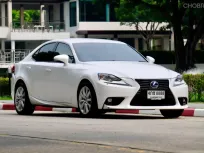 2015 Lexus IS 300H 2.5 Luxury รถเก๋ง 4 ประตู ออกรถง่าย รถบ้าน มือเดียวไมล์น้อย 