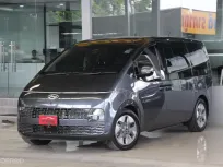 Hyundai STARIA 2.2 SEL ปี 2023 สภาพป้ายแดงทุกจุด ไมล์น้อยมากเข้าศูนย์ตลอด วารีนตียาวๆ รถบ้านมือเดียว