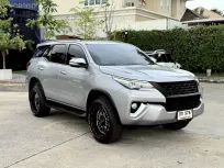 2016 Toyota Fortuner 2.4 V SUV รถสภาพดี มีประกัน 