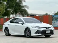 Toyota Camry 2.5 HEV Premium ปี 2022 สีขาวมุก สวยหรู ไมล์น้อย มือเดียวป้ายแดง เจ้าของขายเอง 