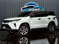 TOYOTA FORTUNER 2.4 LEGENDER 2WD AT ปี 2022 จด 2023 สีขาว-ดำ