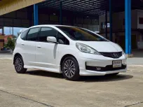 Honda Jazz GE 1.5 SV เกียร์ออโต้ สีขาว ออกรถ 0 บาท