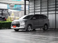 2019 Toyota Innova 2.8 V  เบาะแยก  ไมล์แท้