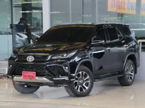 Toyota Fortuner 2.4 Leader V ปี 22 สวยชิดป้ายแดง ไมล์แท้40,000โล รถบ้านมือเดียว เข้าศูนย์ตลอด ฟรีดาว