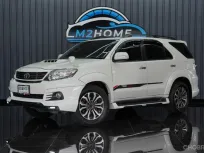 TOYOTA FORTUNER 3.0 TRD Sportivo 4WD AT ปี 2014 จด 2015 สีขาว