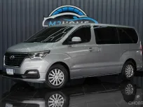 HYUNDAI H-1 2.5 TOURING AT ปี 2018 จด 2019 สี เทา