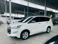 TOYOTA INNOVA 2.8 CRYSTA V ปี 2017 รถสวย มือแรกออกห้าง สภาพพร้อมใช้ ไมล์น้อย TOP สุด รับประกันตัวถัง