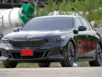 BMW 5 Series 2.0 530e 2025 ไมล์น้อย 11,100 KM เท่านั้น รถสภาพป้ายแดง ยังไม่จดทะเบียน  