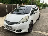 2011 Honda JAZZ 1.5 i-VTEC รถเก๋ง 5 ประตู รถสภาพดี มีประกัน
