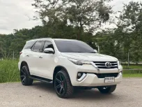 TOYOTA FORTUNER 2.4 V 2WD ปี 2017 สีขาวมุก