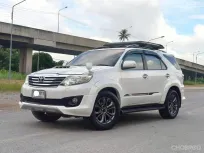 Toyota Fortuner 3.0 TRD Sportivo ปี 2013 ขับ 4WD สีขาว รถบ้านแท้ ไมล์น้อย มือเดียวป้ายแดง  