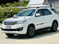 Toyota Fortuner 3.0 TRD Sportivo ปี 2013 ขับ 4WD สีขาว รถบ้านแท้ ไมล์น้อย มือเดียวป้ายแดง  