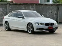 BMW 330e Sport Plug-in Hybrid ปี 2018 สีขาว-เบาะแดง