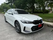 2023 BMW 3 Series 2.0 320Li รถเก๋ง 4 ประตู รถบ้านแท้ ไมล์น้อย มือเดียวป้ายแดง  