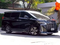 Toyota Alphard 2.5 ปี 2022 รถครอบครัวสุดหรูพร้อมใช้งาน