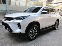 TOYOTA FORTUNER 2.4 LEADER G โฉมปี (15-23) AT