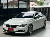 2014 BMW 3 Series 2.0 320i รถเก๋ง 4 ประตู รถสวย ไมล์น้อย  