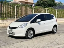 HONDA JAZZ 1.5 V (MNC) โฉมGE ปี 2013 AUTO สภาพนางฟ้า