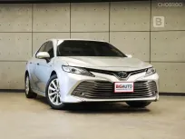 2020 Toyota CAMRY 2.5 Hybrid Premium Sedan AT ไมล์แท้ 6 หมื่น สภาพตัวรถไม่ต่างจากรถใหม่ B4718
