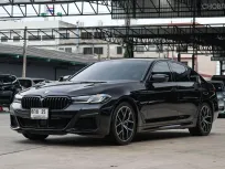 2023 BMW 5 Series 2.0 530e รถเก๋ง 4 ประตู วารันตีและBSIศูนย์ยาวๆถึงปี2571
