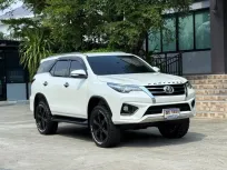 2017 TOYOTA FORTUNER TRD 4WD รถมือเดียวออกป้ายแดง รถวิ่งน้อยเพียง 80,000กม ไม่เคยมีอุบัติเหตุครับ