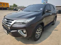 Toyota Fortuner 2.4 V ปี 2016 รถ SUV มือสองสภาพดี