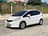 Honda Jazz 1.5 V 2013 รถสวยพร้อมใช้งาน ผ่อนสบายๆ