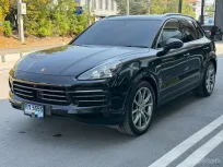 2021 Porsche Cayenne E-Hybrid SUV สีดำ ภายในแดง