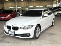 BMW Series 3 330e Plug in Hybrid ปี 2017 สีขาว