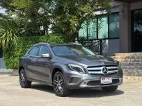 2017 BENZ GLA200 รถมือเดียวออกป้ายแดง รถวิ่งน้อย เข้าศูนย์ตามระยะ รถไม่เคยมีอุบัติเหตุครับ