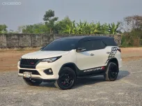 TOYOTA FORTUNER 2.8 TRD Sportivo (Black Top) (2WD) ปี 2017 รถครอบครัวสุดหรู ภายในกว้าง นั่งสบาย