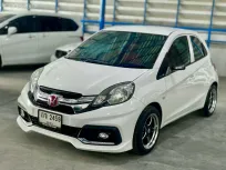 Honda Brio 1.2V AT เครื่องยนต์: เบนซิน เกียร์: ออโต้  ปี : 2013 สี: ขาว