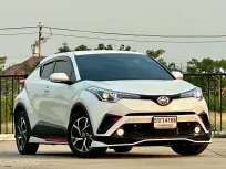 Toyota C-HR 1.8 ปี 2019 สีขาวมุก หลังคาดำ สีเดิมทั้งคัน มีประกันชั้น1