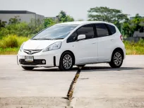 2011 Honda JAZZ 1.5 i-VTEC รถเก๋ง 5 ประตู 