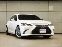 2021 Lexus ES300h 2.5 Grand Luxury Sedan AT ไมล์แท้ 6 หมื่น สีขาว Sonic Quartz White รหัส 085 B9925