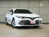 2020 Toyota CAMRY 2.0 G Sedan AT ไมล์แท้ 3 หมื่น สภาพตัวรถเรียบร้อยไม่ต่างจากรถใหม่ B3842