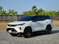 TOYOTA FORTUNER 2.4 LEADER V (2WD) ปี 2023 รถครอบครัวสุดหรู ภายในกว้าง ดูแลง่าย พร้อมลุยทุกเส้นทาง
