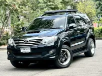TOYOTA Fortuner 3.0V 4WD   เครื่องยนต์: ดีเซล เกียร์:AT ปี: 2012 สี:ดำ 