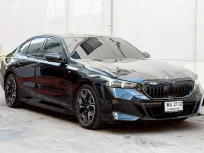 BMW 5 Series 530e 2025 สภาพใหม่ ไมล์น้อย มือเดียวป้ายแดง ประวัติศูนย์  