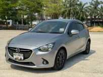 Mazda2 1.3 high plush Top ปี 2016 สีเทา